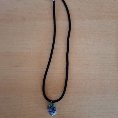 Kette mit Samtband und Glasanhänger Murano-Stil