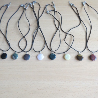 Kette mit rundem Anhänger