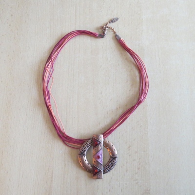 Kette mit Metallanhänger 1